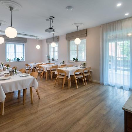 Ditlin Apartmanok Pápa Eksteriør bilde