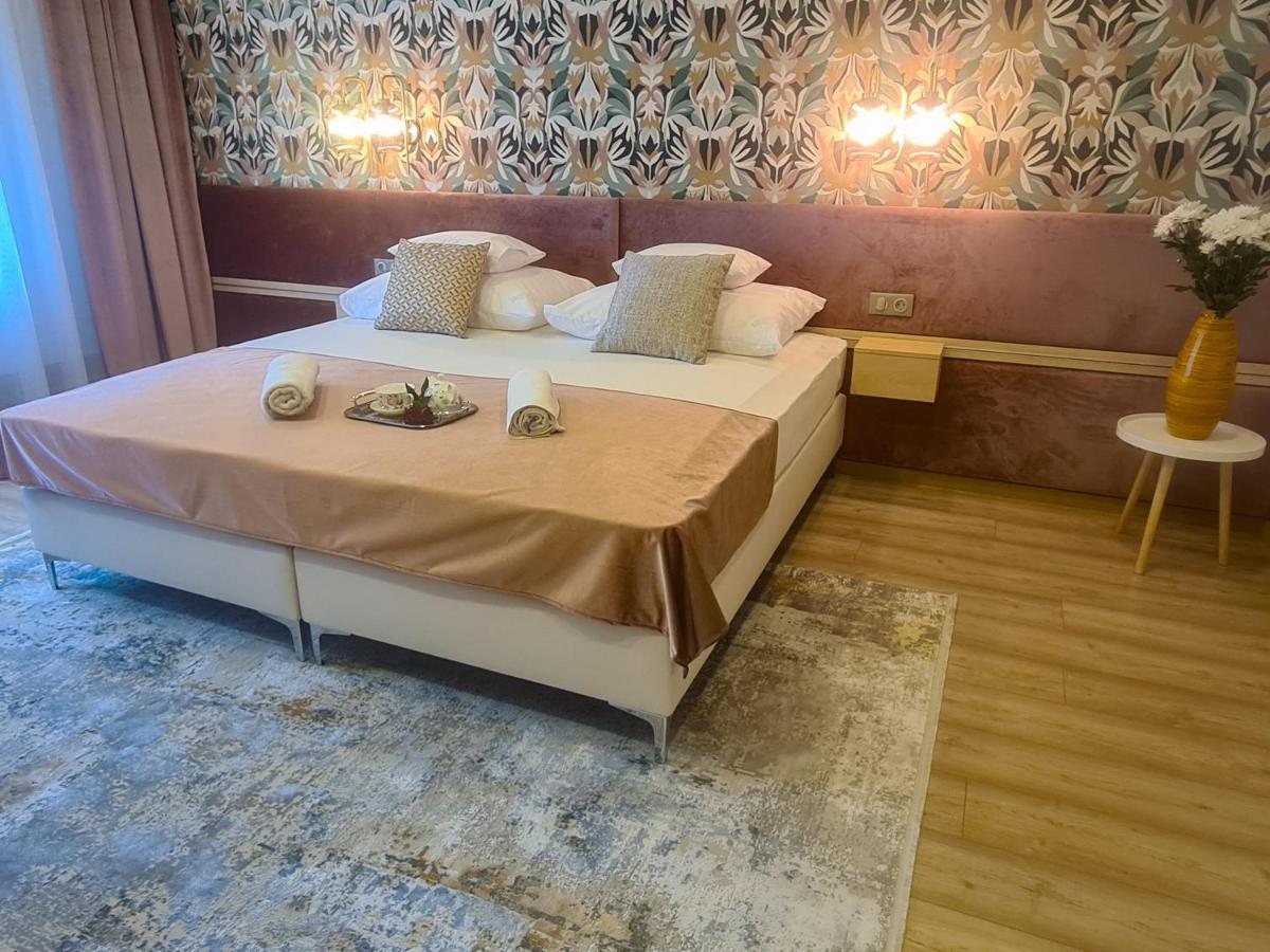 Ditlin Apartmanok Pápa Eksteriør bilde