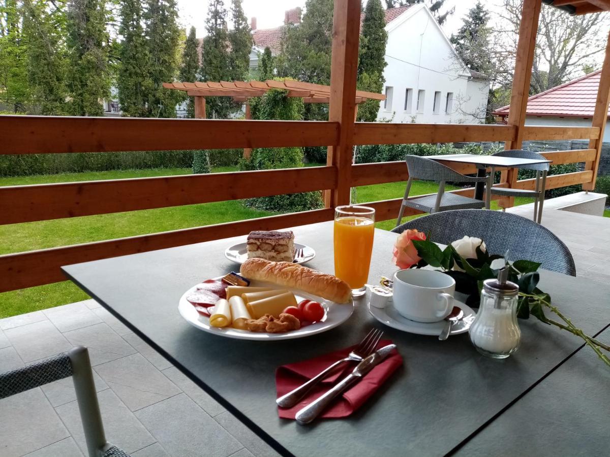 Ditlin Apartmanok Pápa Eksteriør bilde